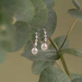 Cercei argint cu perle naturale albe și cristale, cu tortițe DiAmanti SK25486EL_W-G Cercei argint cu perle naturale albe și cristale, cu tortițe DiAmanti SK25486EL_W-G